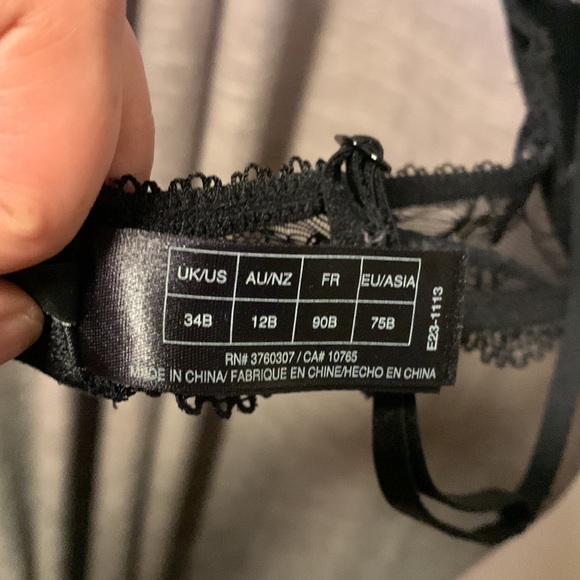 Elle MacPherson like new black lace padded bra 34B - Picture 6 of 6